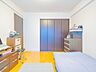洋室：各部屋に収納有り！ご家族それぞれの荷物の収納に便利です。