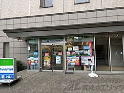 ファミリーマートラグザ大阪店 徒歩8分。 630m
