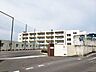 周辺：上津役中学校 962m