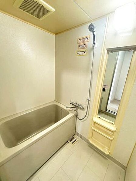 【最寄り駅まで徒歩5分圏内】ホワイトキャッスル若松駅前♪若松中央小・若松中学校♪システムキッチン♪