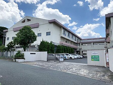 二島中学校 772m
