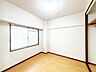 洋室：【全居室フローリング】温水洗浄便座♪モニター付きインターホン♪シューズボックス♪シャンプードレッサー