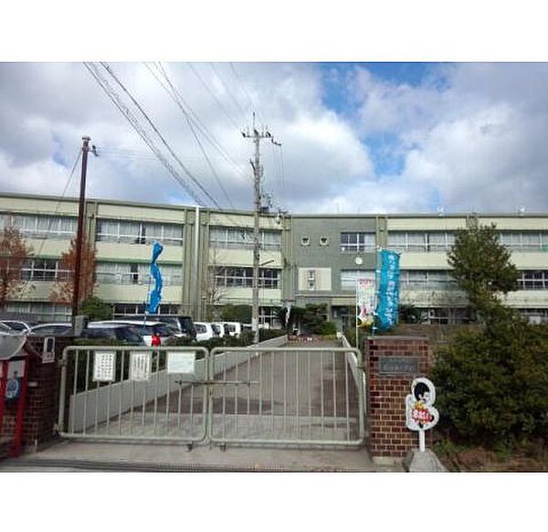 画像28:小学校「和歌山市立野崎西小学校まで1115m」