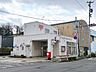 周辺：小牧岩崎郵便局【住宅街に位置し、地域の暮らしを支える小牧岩崎郵便局。郵便・貯金・保険・ATMを備え、日常の手続きや相談を身近に行える安心の拠点として、地域に寄り添い続けます。】 600m