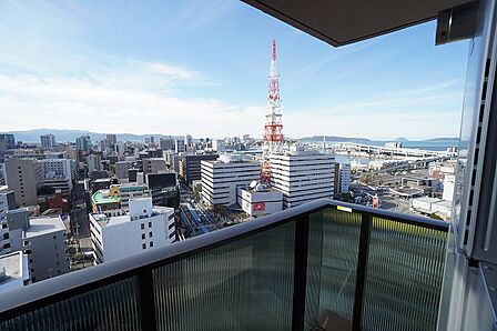 19階につき眺望良好。オーシャンビュー、開放的な眺望が独り占めできるお部屋です。夜景も素敵です。