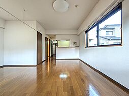 ロイヤル・スイート衣山 101 号室