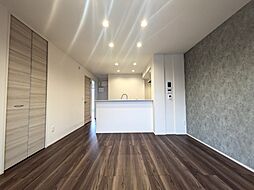 アヴェンセ　Ｂ棟 101 号室 1階2LDKのリビング/ダイニング