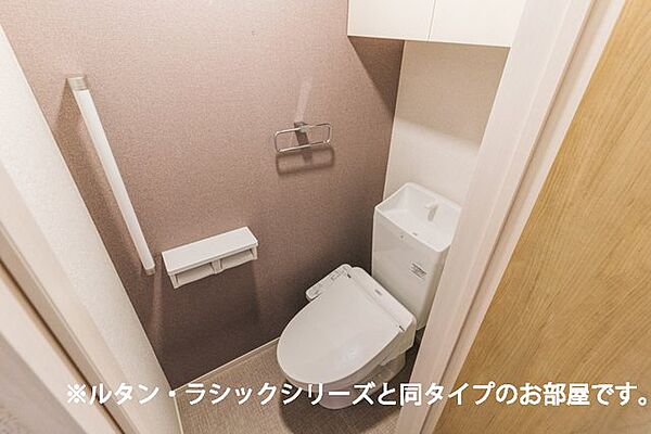 画像6:落ち着いた色調のトイレです