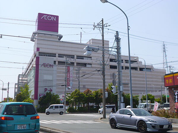 イオン浜松西ショッピングセンター（111m）
