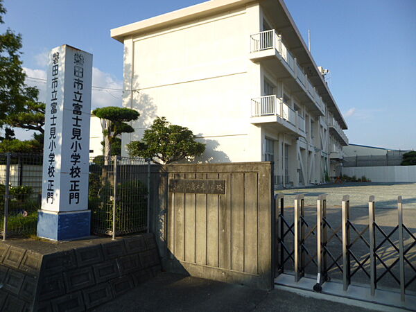 画像16:磐田市立富士見小学校（777m）