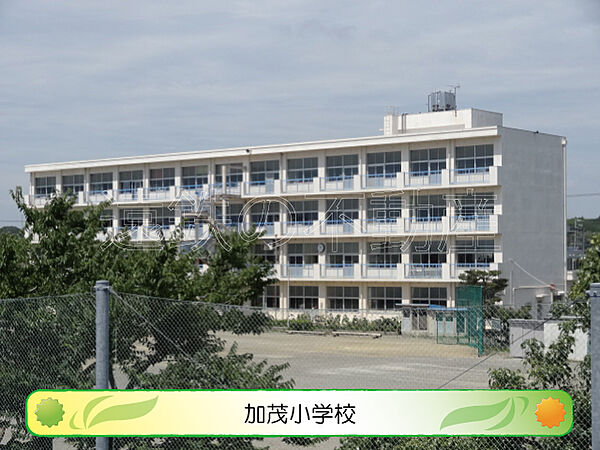 画像20:菊川市立加茂小学校（325m）