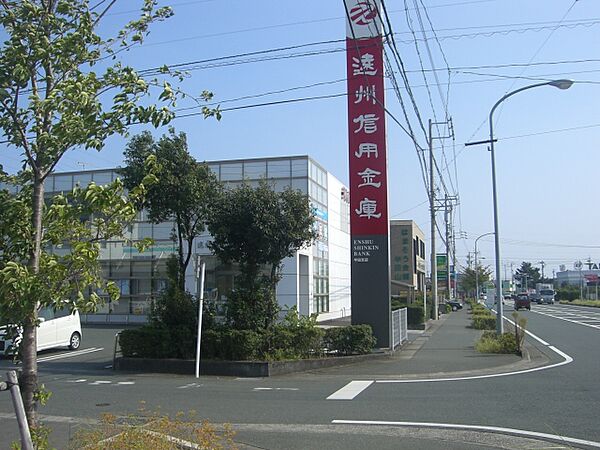 遠州信用金庫半田支店（728m）