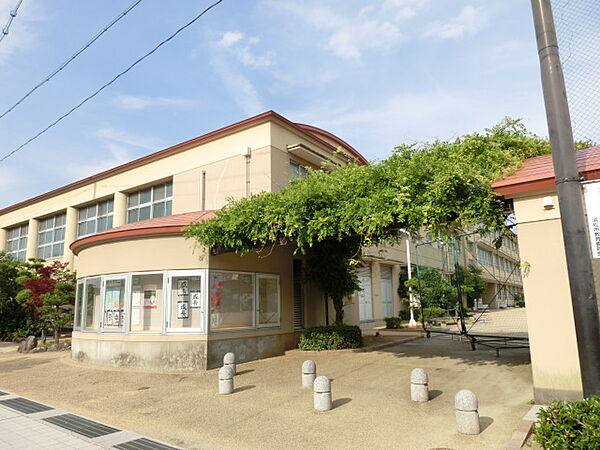 画像23:浜松市立東小学校（326m）