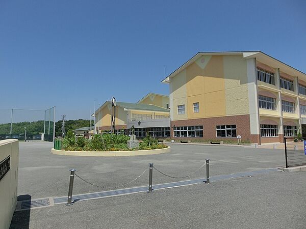 浜松市立雄踏小学校（1047m）