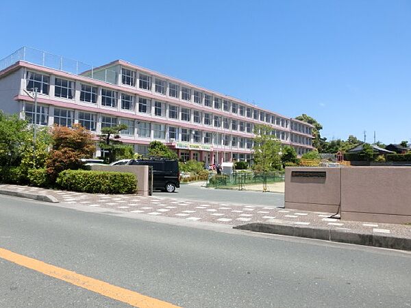 浜松市立富塚小学校（495m）