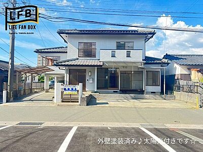 外観:青い空が映えるライトグレーの外壁に生まれ変わりました!太陽光もついてます♪ 外観:青い空が映えるライトグレーの外壁に生まれ変わりました!太陽光もついてます♪