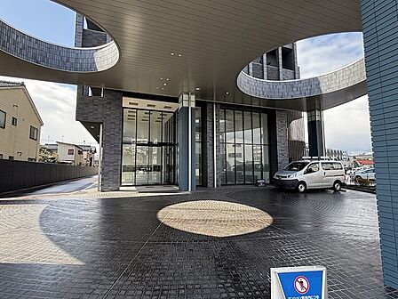 予約制ですがm来客用の駐車場も用意あり。
