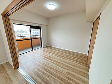 リビング横6帖、扉を開けてお部屋としても利用可能。