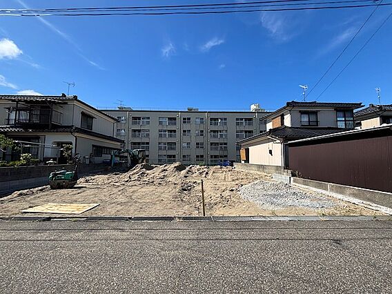 前面道路は幅5...