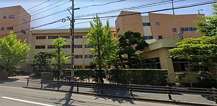 新潟市立白山小学校(864m)