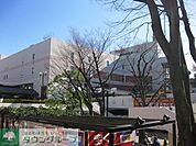 VARIE 徒歩7分。ショッピングセンター 490m