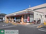 セブンイレブン足立六町1丁目店 徒歩5分。コンビニ 360m