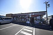 セブンイレブン草加新里下町店 徒歩1分。 50m