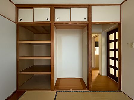 洋室にクローゼット、和室には押入れ！お部屋もスッキリ片付きます◎