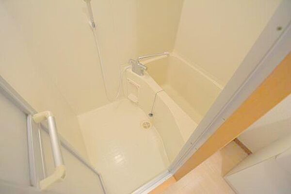 画像14:バスルームはトイレと別々で、広々としていますよ。 