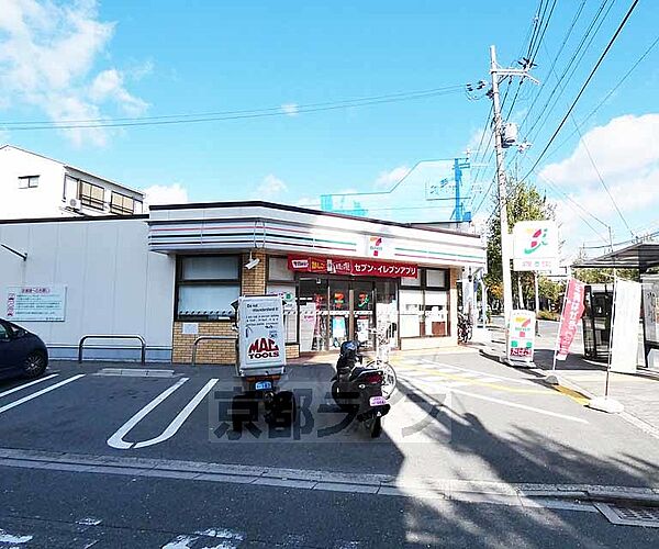 画像27:セブンイレブン京都堀川北大路店まで150m 堀川北大路の交差点。バス停も目の前でご利用しやすい立地です。