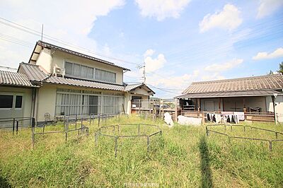 外観:赤磐市可真上 7DK戸建。敷地面積160坪以上の北東角地。全室空調設備完備 外観:赤磐市可真上 7DK戸建。敷地面積160坪以上の北東角地。全室空調設備完備