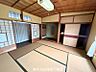 その他：収納や床の間のある8帖の和室