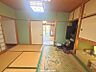 室内：押し入れや仏間のある6帖和室。廊下2方から出入りできます。