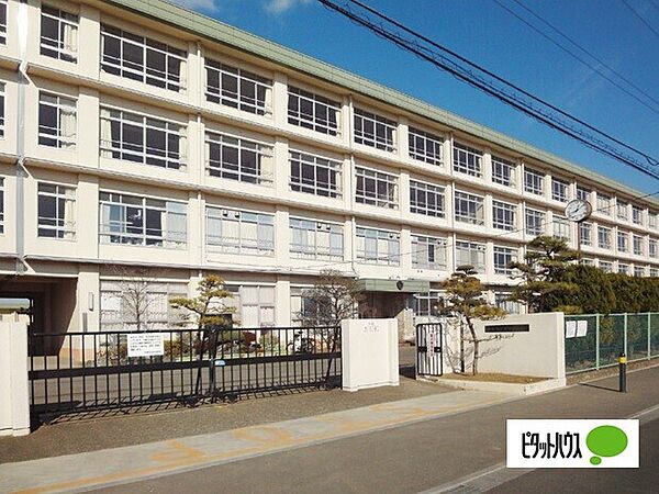 画像16:小学校「平塚市立岡崎小学校まで949m」
