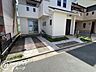 駐車場：駐車1台可能！広々としたスペースで車の出し入れがスムーズに行えます。