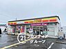 周辺：デイリーヤマザキ美原平尾店 徒歩12分。 900m