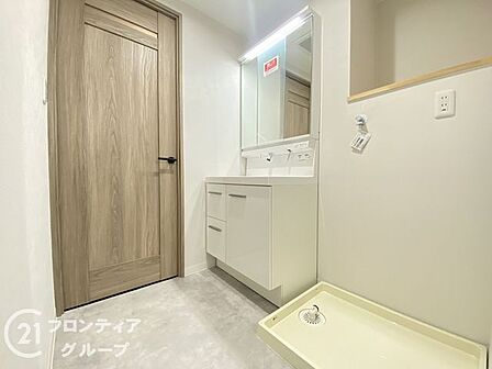 スタイリッシュな洗面所は、毎日の身支度が楽しくなるだけでなく、機能性も高く使いやすいデザインです!