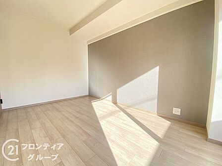 居室は、プライベートな時間を過ごすための静かな空間です。