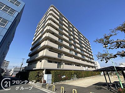 外観：スーパー、コンビニが徒歩圏内で生活に便利な立地です