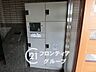その他：機能的なロビーで、住む人が快適に過ごせるよう配慮されています。宅配ボックスがあり便利です。