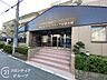 エントランス：セキュリティとデザイン性を両立した安心感に包まれる風格漂う構え！一歩足を踏み入れた瞬間に外の喧騒を忘れさせてくれる、プライベートな寛ぎの始まりを予感させる贅沢な空間！