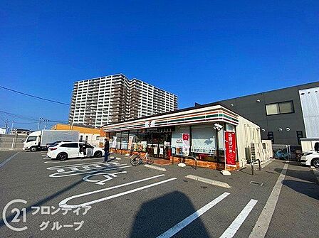 セブンイレブン堺鳳南町3丁店 徒歩4分。 300m