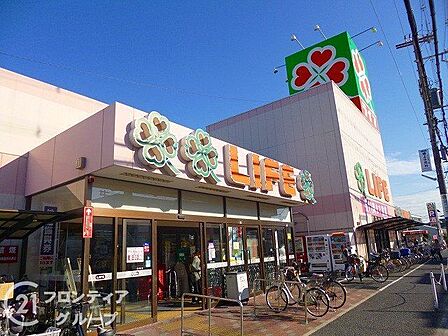ライフ福泉店 徒歩8分。 580m