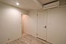 洋室：【private room】4.5帖のお部屋。ウォークインクローゼット付きで、居室部分を存分に活用できます♪