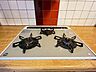 キッチン：【Gas stove】3口ガスコンロです。お料理好きには嬉しいポイントです。※AIにて家具等消しています。