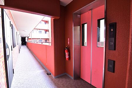 荷物の多い時などに便利なエレベーターを設置。快適なマンションライフをお楽しみいただけます。