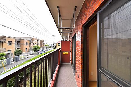 陽光、風通しのよいワイドバルコニー。お洗濯物も乾かしやすいですね。