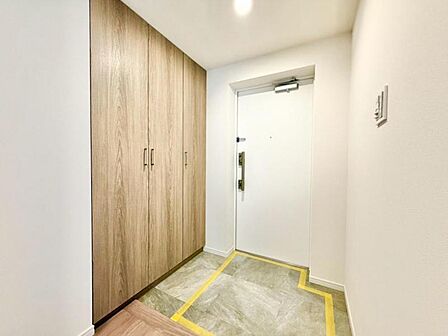 重厚感のある玄関は、住む方のプライドを持つことが出来ます。