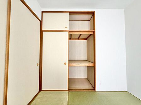 使い勝手の良い収納が豊富で、物が多くてもスッキリ片づけられます。