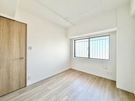 住まう方自身でカスタマイズして頂けるようにシンプルにデザインされております。 自由度が高いので現地にて配置などを打ち合わせさせて頂きます。